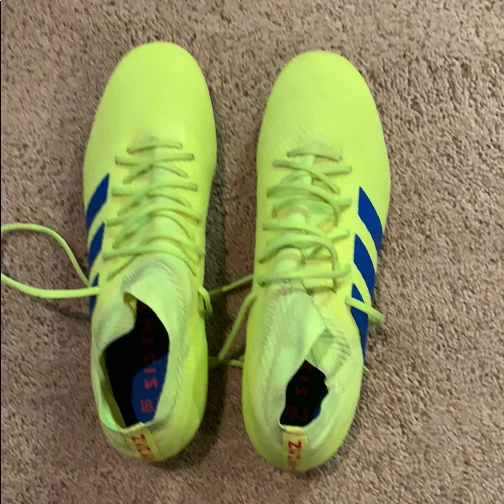 Size10/5 soccer shoes